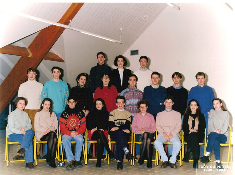 Photo de classe BTS 2éme année Force de vente de 1993, Lycée Le Sacré ...