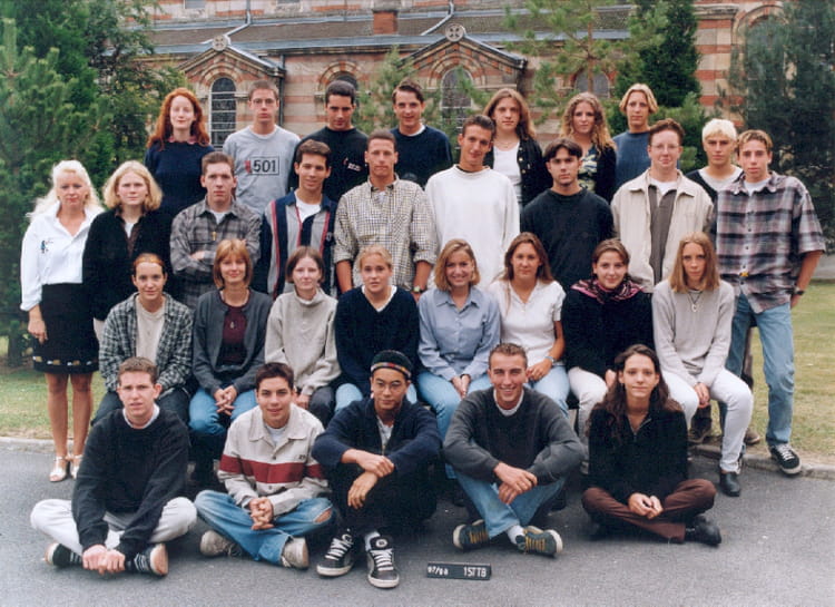 Photo de classe Première STT B de 1997, Lycée Saint-michel - Copains d ...