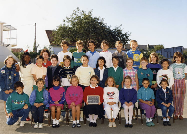Photo De Classe CM1 ECOLE LE DOUET De 1989 ECOLE LE DOUET Copains D 