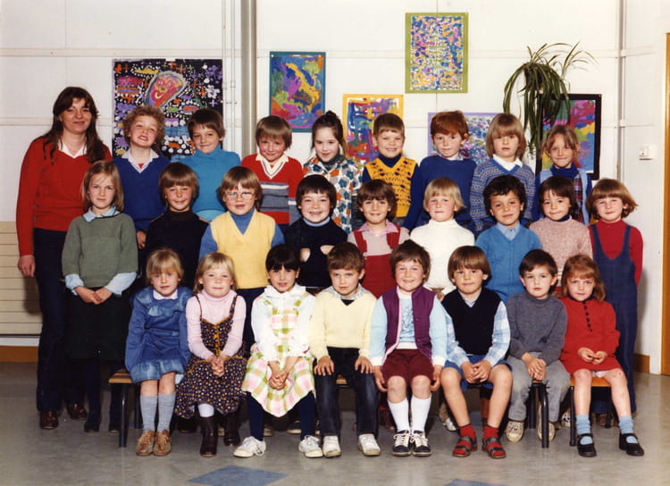 photo-de-classe-section-maternelle-de-1979-ecole-pablo-picasso