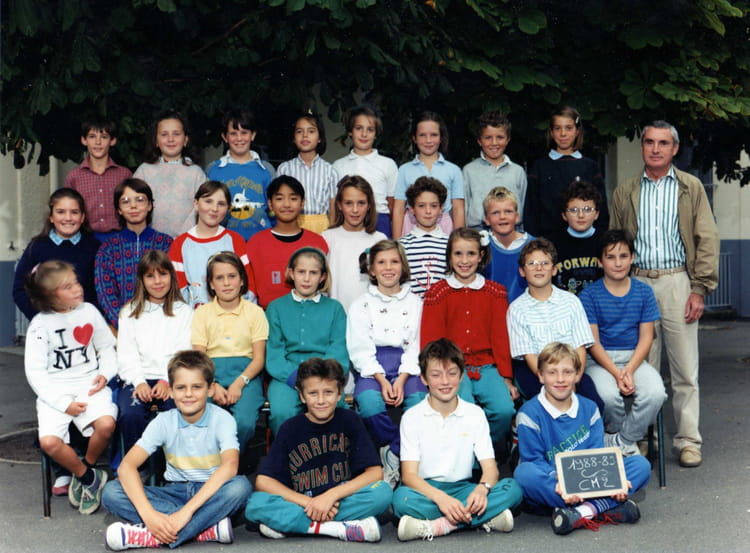 Photo de classe Cm2 / 1988 1989 de 1988, Ecole St Francois D`assise