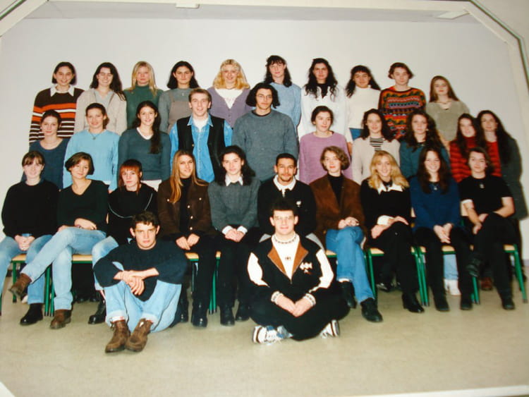 Photo de classe TERMINALE L de 1997, Lycée Jean Monnet - Copains d'avant