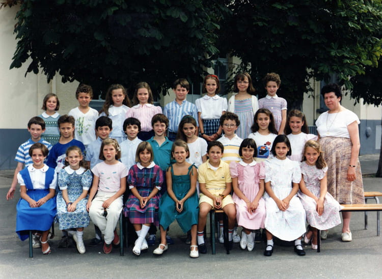 Photo de classe Cm1 1987 1988 de 1987, Ecole St Francois D`assise