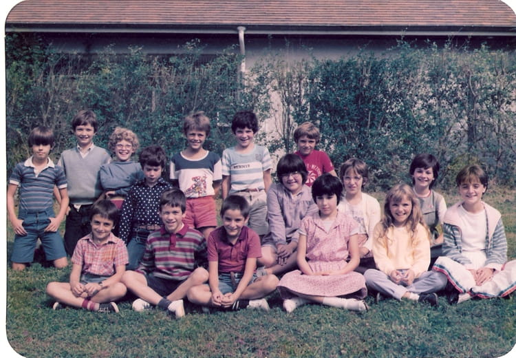 Photo de classe CM1 de 1983, ECOLE PRIMAIRE DE SAINTE SUZANNE Copains