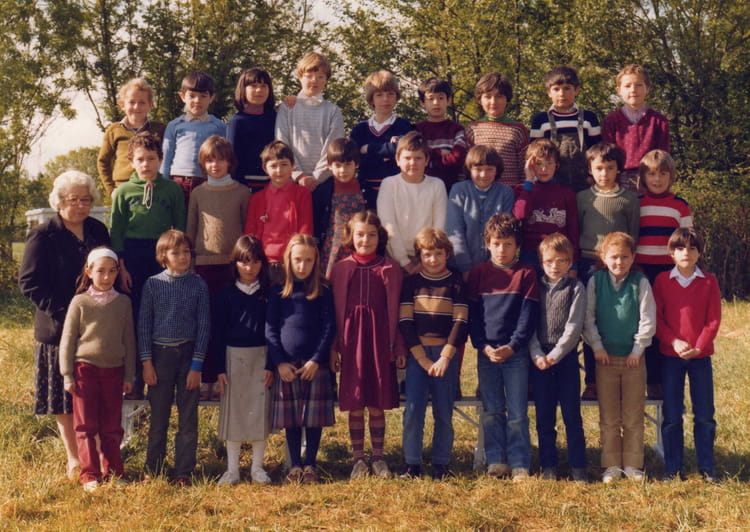 Photo de classe CE2 de 1981, Ecole Saint Honore (Machecoul) Copains d