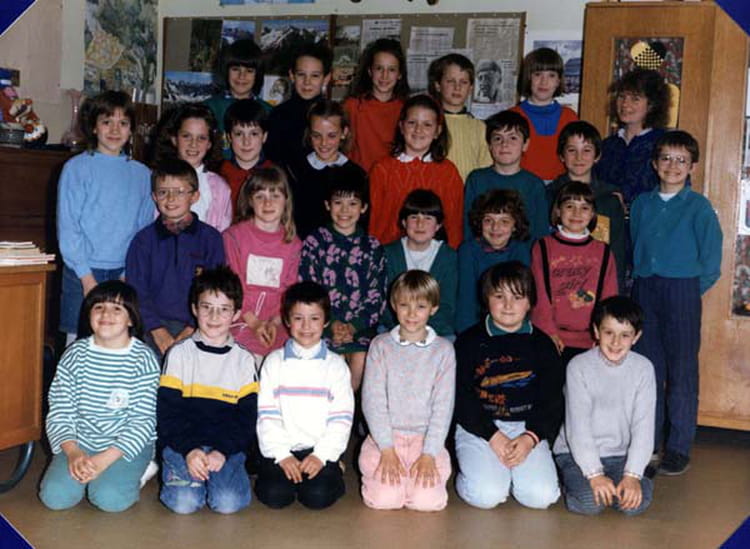 Photo De Classe Ce2 Cm1 De 19 Ecole Primaire Publique Copains D Avant