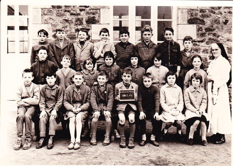 Photo de classe école Saint Guillaume de 1963, école Privée Saint Guillaume Copains d'avant