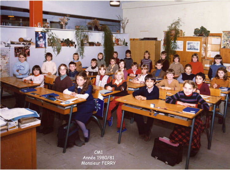 Photo De Classe Cm1 Annee 1980 81 Monsieur Ferry De 1980 Ecole Pierre Et Marie Curie Saint Nicolas De Port Copains D Avant
