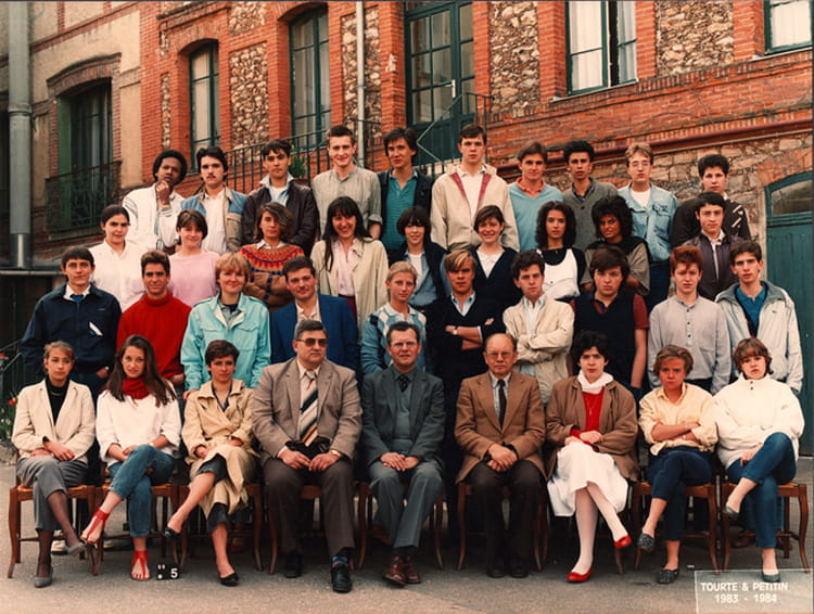 Photo de classe 1ère A et B de 1984, Lycée Saintaspais Jeanne D'arc