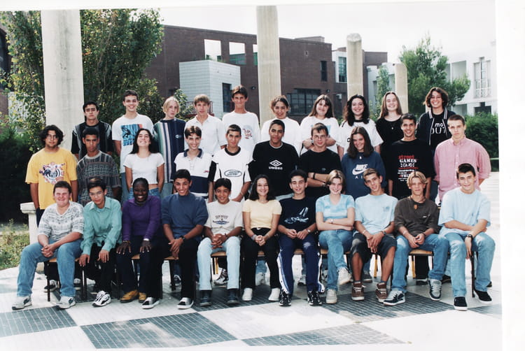 Photo de classe 2nde de 1997, Lycée Jean Cocteau - Copains d'avant