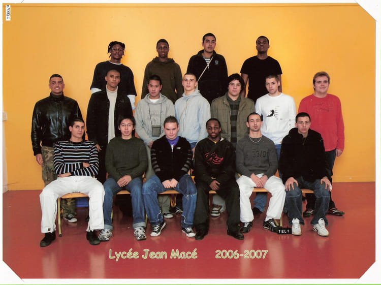 Photo de classe TEL1 de 2005, Lycée Jean Macé - Copains d'avant