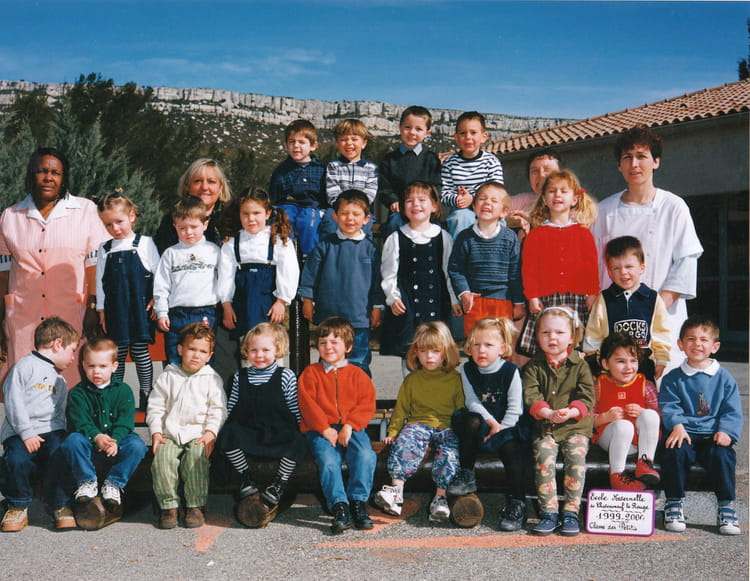 Photo de classe Petite section 19992000 de 2000, Ecole Sainte
