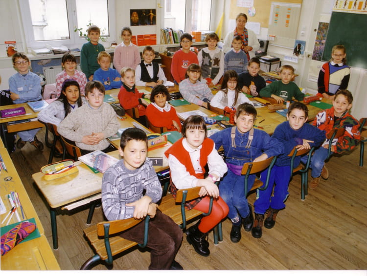 Photo de classe CM1 de 1994, Ecole La Sainte Famille (Toul) Copains d