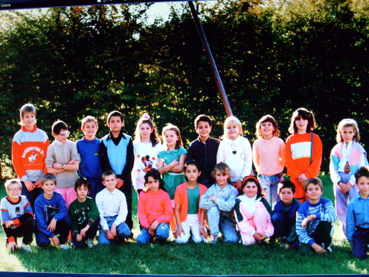 Photo de classe CM1/CM2 de 1990, Ecole Primaire (Senargent Mignafans
