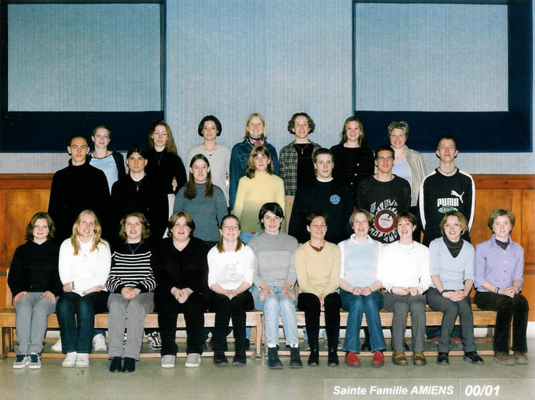 Photo de classe 1ère année BTS Tourisme de 2000, Lycée Saintefamille