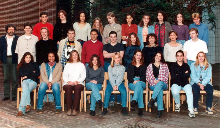 Photo de classe 1ère de 1995, Lycée Jean Cocteau - Copains d'avant