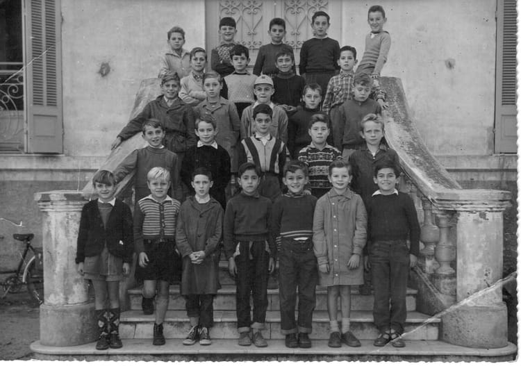 Photo de classe CLASSE DE MR GENEST de 1956, ECOLE JUAN LES PINS GARE