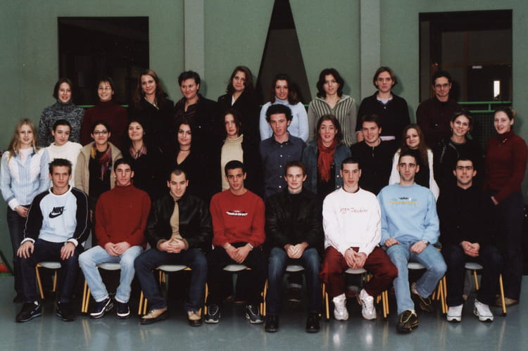 Photo de classe BTS 1 de 2003, Lycée Charles De Gaulle - Copains d'avant