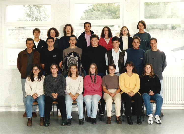 Photo de classe Terminale STT Compta de 1996, Lycée Jean Rostand ...