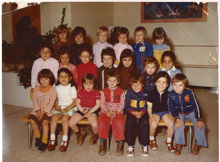 Photo de classe Moyens de 1976, ECOLE LOUISE MICHEL - Copains d'avant
