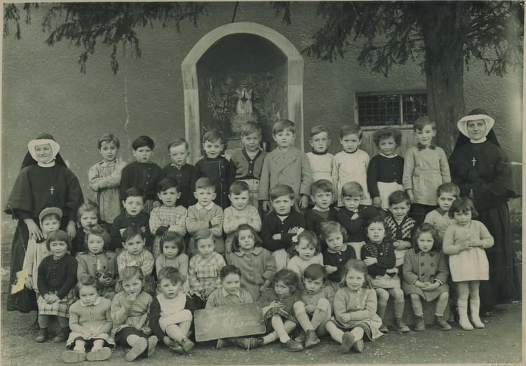 Photo de classe EcoleSte Thérèse 2 ème année 195253 de 1953, Ecole