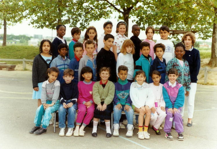 Photo de classe Année 91-92 de 1991, ECOLE LOUISE MICHEL - Copains d'avant