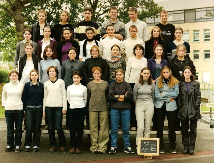 Photo de classe 1 ère ES de 2001, Lycée Jean Macé - Copains d'avant