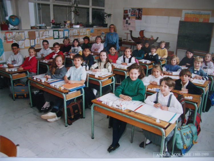 Photo de classe 1988 1989 de 1988, ECOLE SAINTE URSULE Copains d'avant