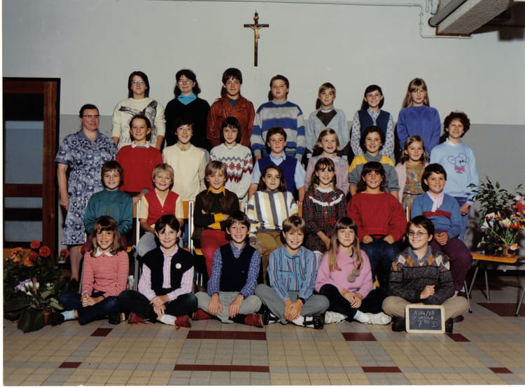 Photo de classe Primaire Sainte Ursulle 198485 de 1984, Ecole Sainte