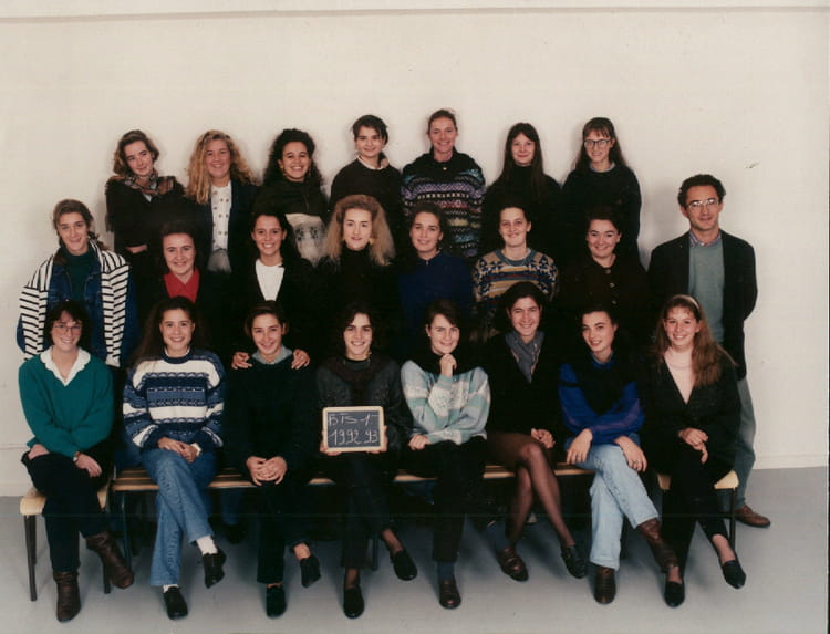 Photo de classe BTS 1 (1992-93) de 1993, LYCEE DU BON SAUVEUR - Copains ...