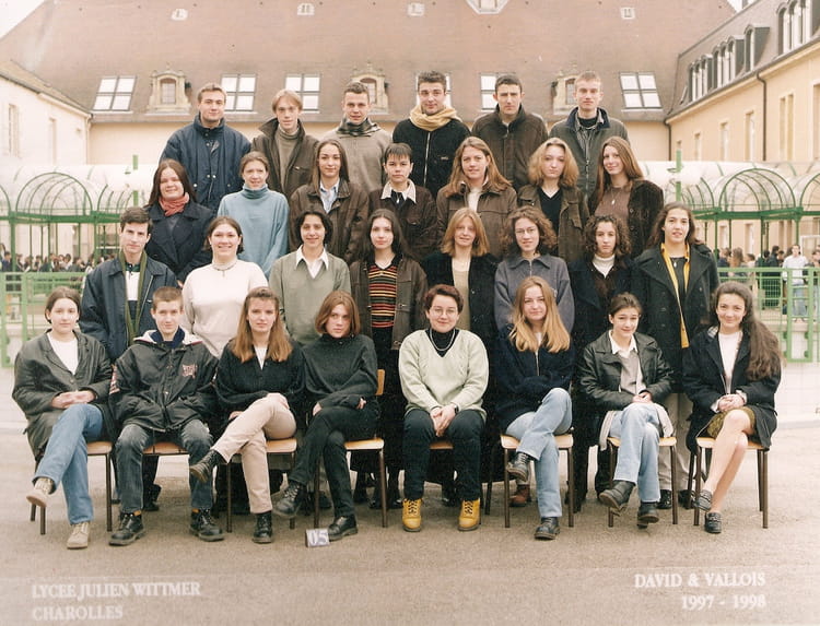 Photo de classe Terminale ES de 1998, LEGTPJULIEN WITTMER - Copains d'avant