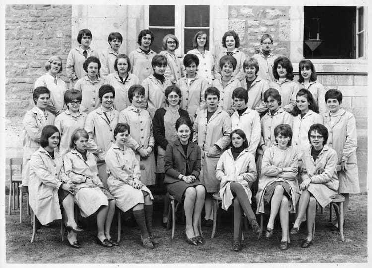 Photo de classe 1ere M'2 de 1965, Lycée De Jeunes Filles Copains d'avant