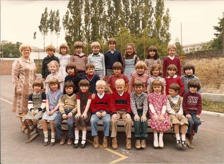 Photo de classe Cp de 1977, Ecole Sainte Famille (Bethune) Copains d
