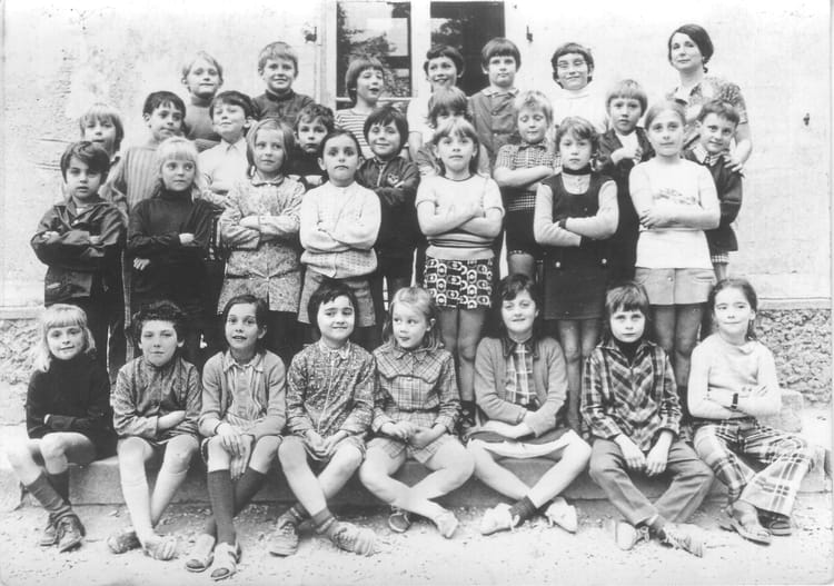 Photo de classe CE2 de 1974, Ecole Sainte Therese (Couilly Pont Aux