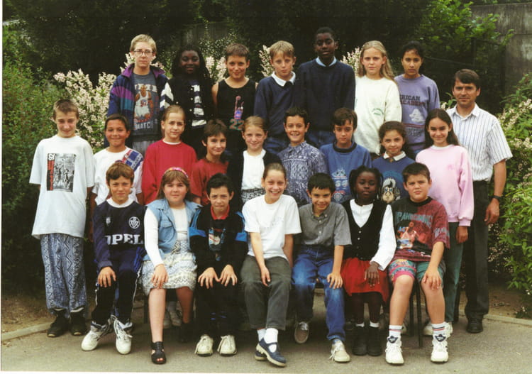 Photo de classe CM2 de 1970, ECOLE HENRI AIGUEPERSE Copains d'avant