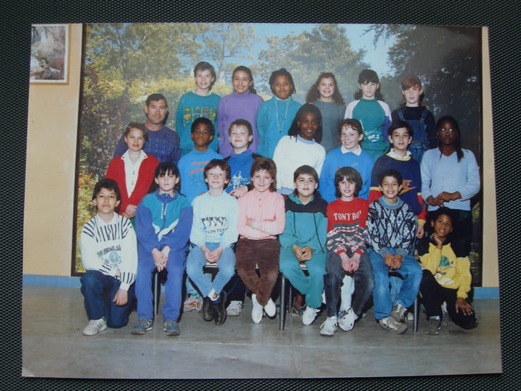 Photo de classe CM2 de 1990, Ecole Eugénie Cotton Copains d'avant Photo de classe CM2 de 1990, Ecole Eugénie Cotton Copains d'avant