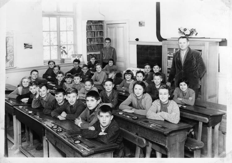 Photo de classe Joudes 1958 Classes CM1CM2CEP (Mr Poulalier) de 1958