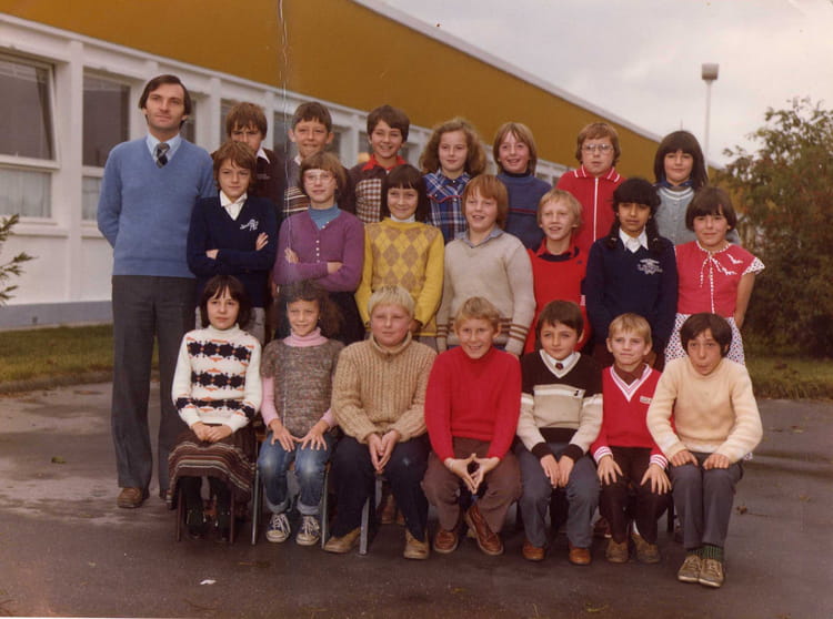 photo-de-classe-cm2-de-1980-ecole-jules-andrieu-vermelles-copains