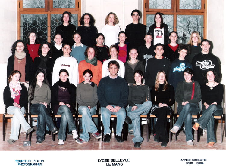 Photo de classe 1ere ES 1 de 2003, Lycée Bellevue - Copains d'avant