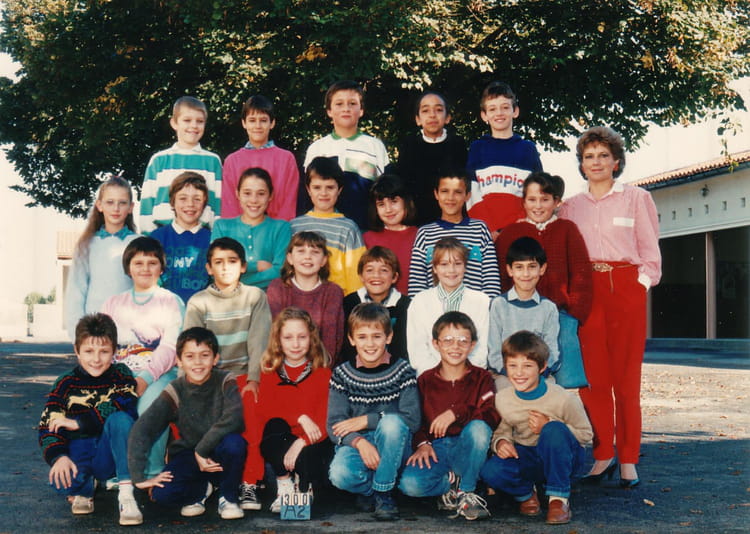 Photo de classe CM2 de 1988, Ecole Les Marronniers (Roumazieres Loubert