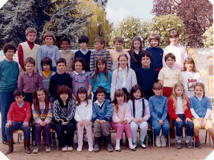 Photo de classe CM2 de 1982, ECOLE SAINTE MARIE - Copains d'avant