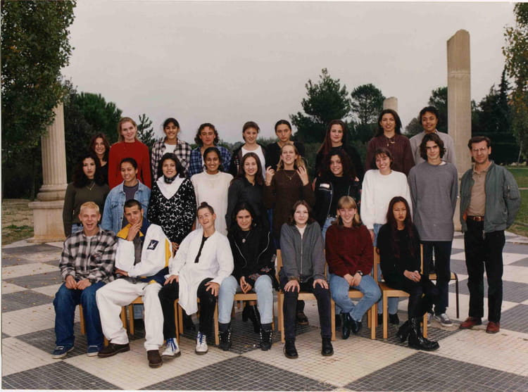 Photo de classe Première L 96/97 de 1997, Lycée Jean Cocteau - Copains ...