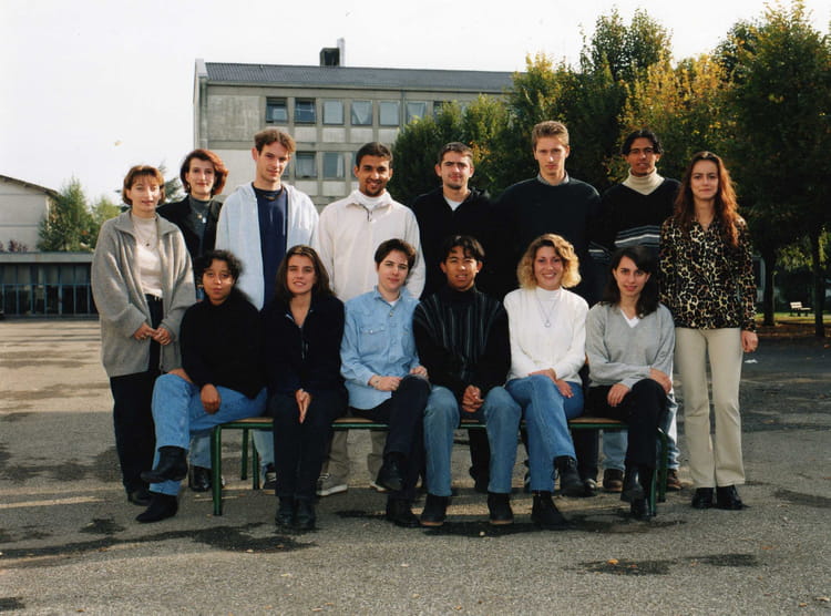 Photo de classe BTS Force de vente 2° de 1997, LYCEE DE LA VERSOIE ...
