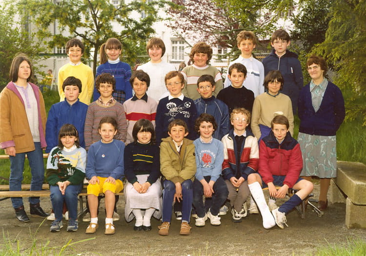 Photo de classe Classe de CM2 de 1983, ECOLE SAINTE MARIE - Copains d'avant