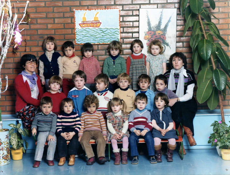 Photo de classe 1er année de maternelle de 1980, Ecole Jean François Millet Copains d'avant