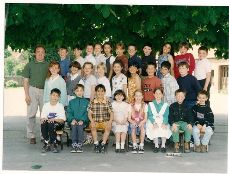 Photo de classe Cm1 mr guillemot de 1996, Ecole Georges Brassens ...