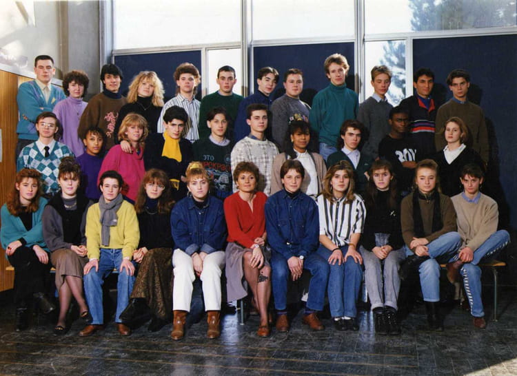 Photo de classe 1er V.A.M de 1988, Lycée Gustave Flaubert - Copains d'avant