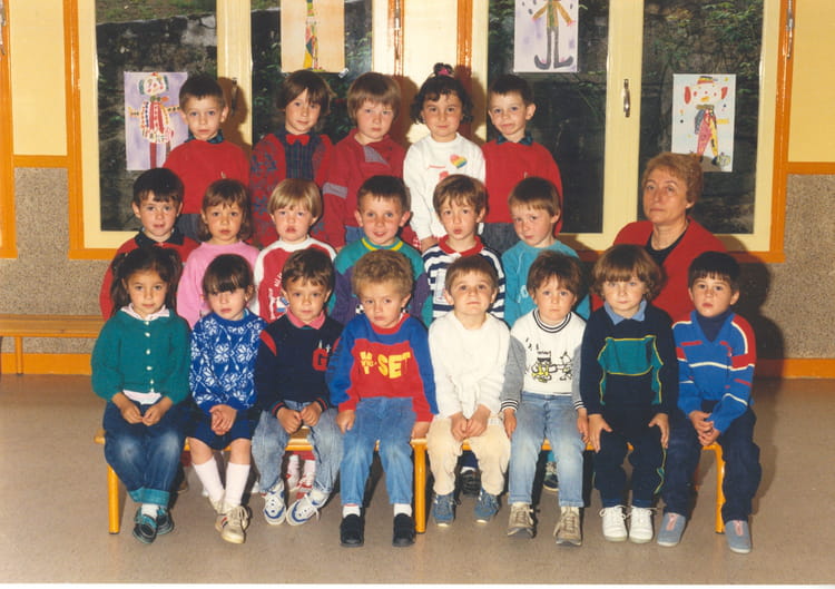 Photo de classe Moyenne Section 1988-1989 de 1988, école Maternelle ...