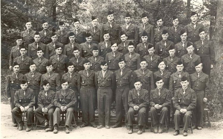 Photo de classe 1 REGIMENT DU TRAIN MONTLHERY de 1954, 1 Er Regiment Du