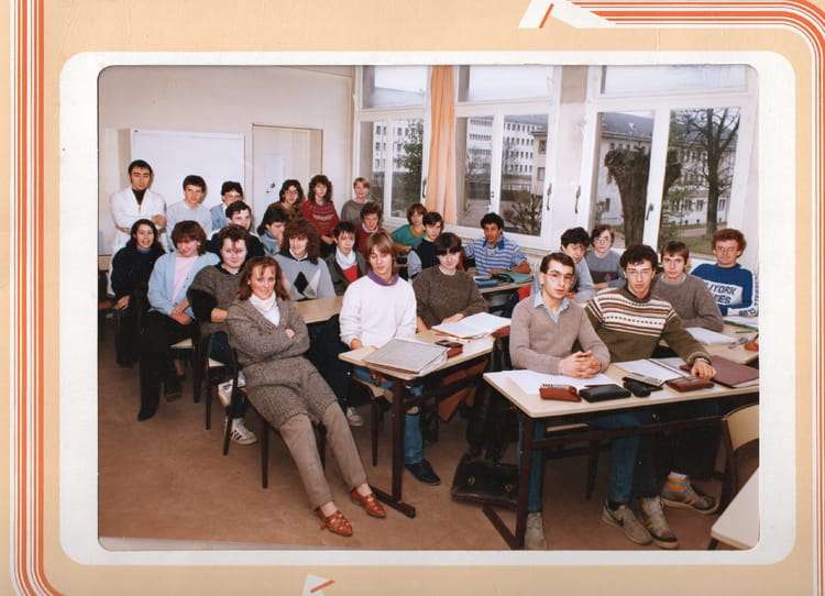 Photo De Classe 1ère H Année 1984 1985 De 1984 Lycée Le Castel Photo De Classe 1ère H Année 1984 1985 De 1984 Lycée Le Castel